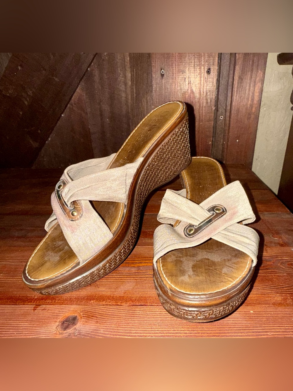 Women’s Italian Shoemakers Beige Wedge Slide Sandals (Made in Italy) Size: 9